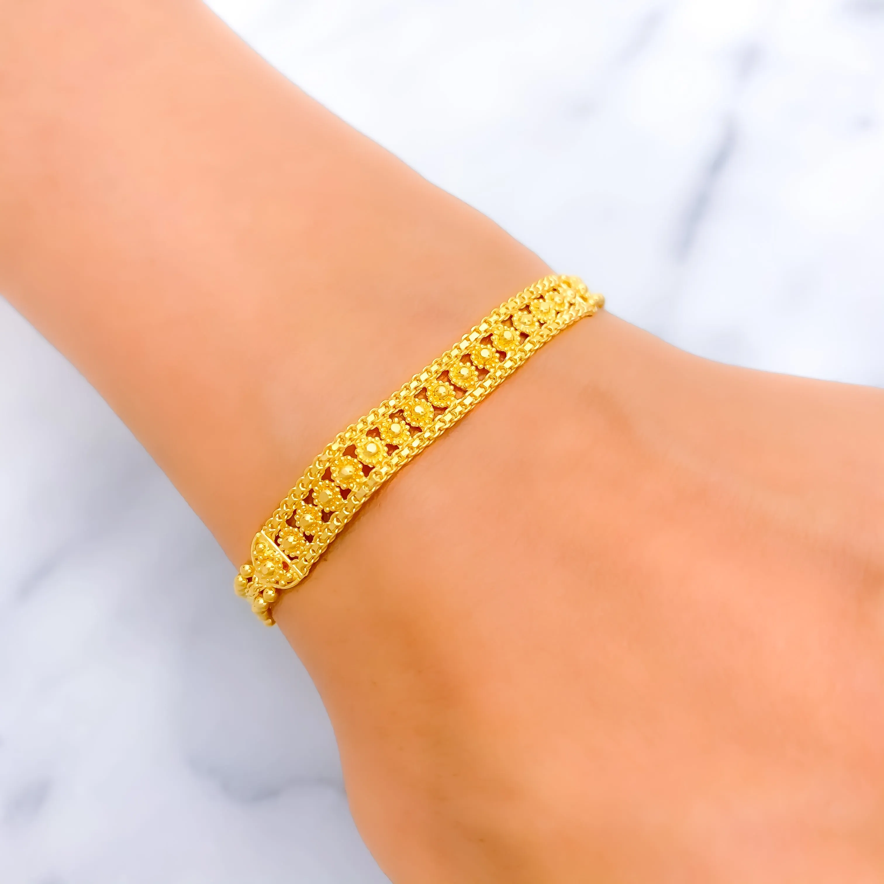 Attractive Floral Line 22k Gold Bracelet