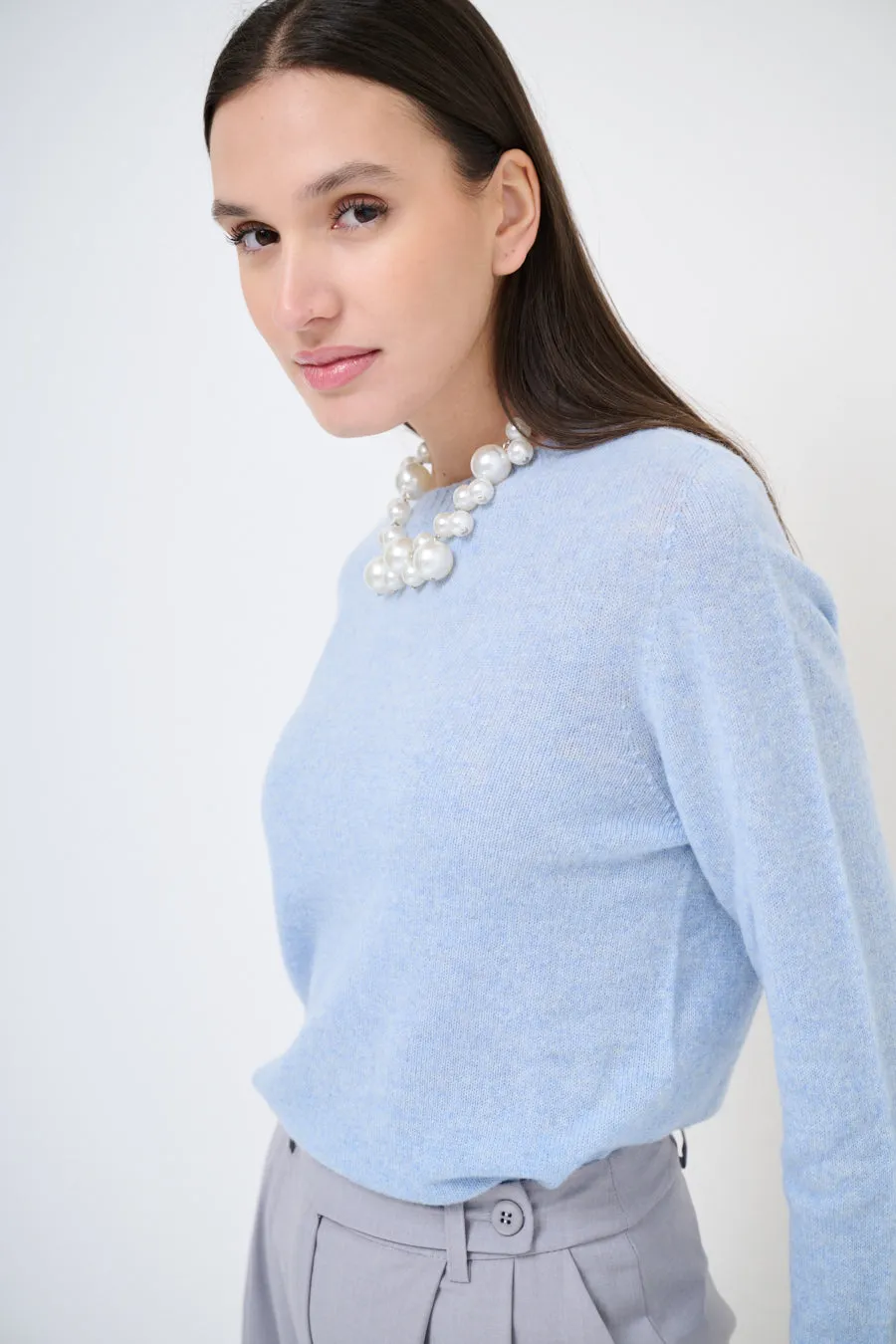 Classic crew-neck cashmere sweater with ribbed cuffs wholesale