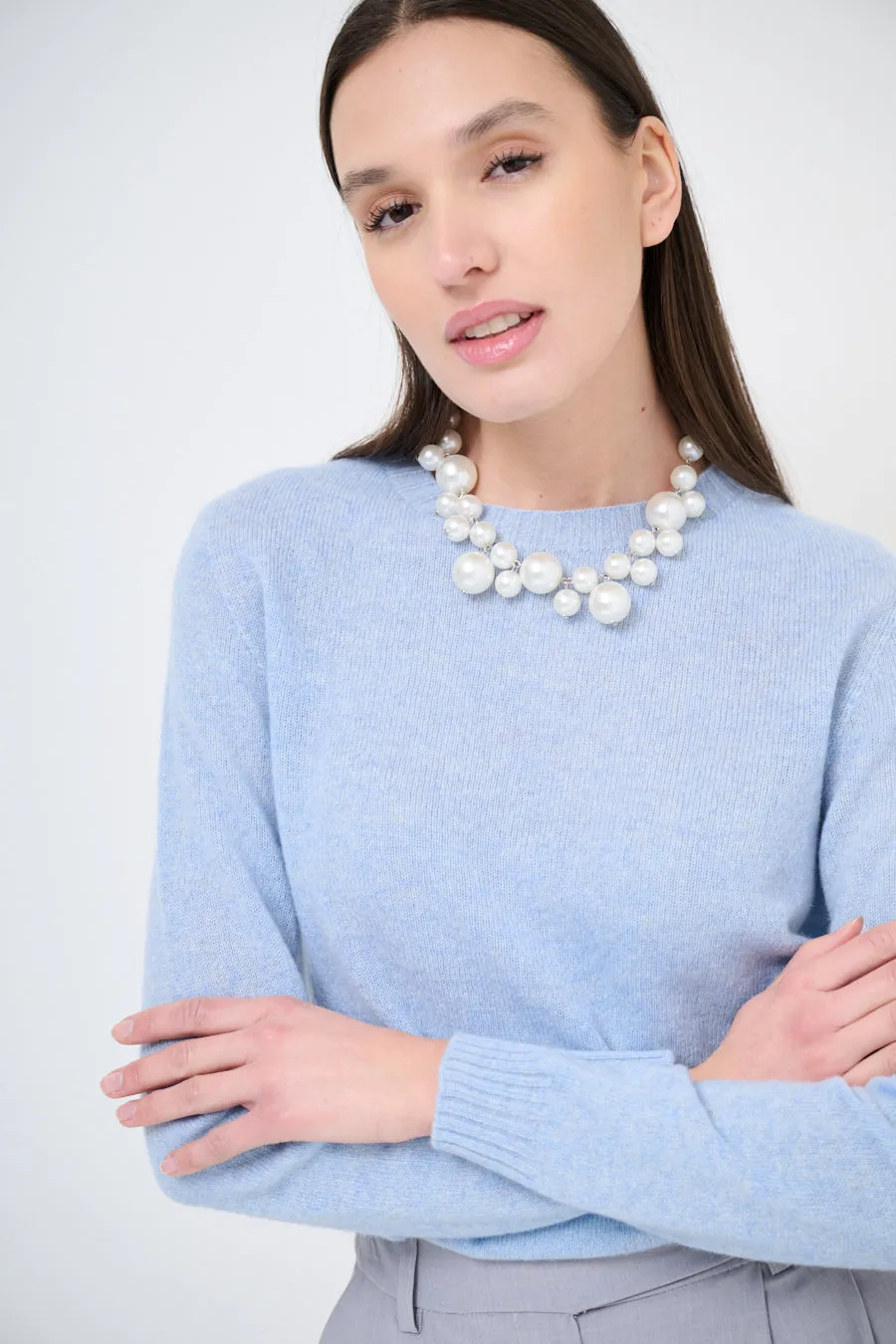 Classic crew-neck cashmere sweater with ribbed cuffs wholesale