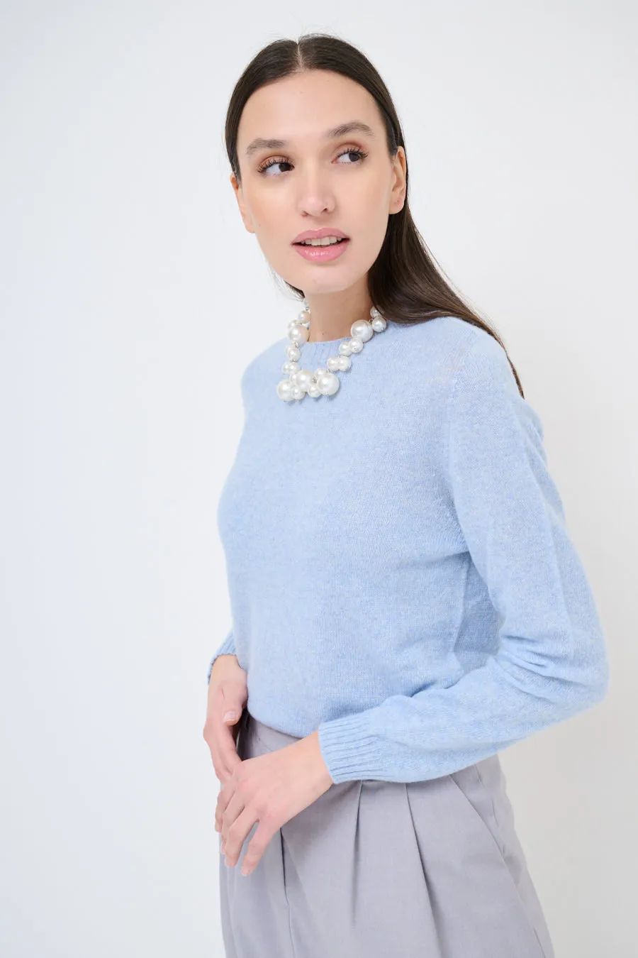 Classic crew-neck cashmere sweater with ribbed cuffs wholesale