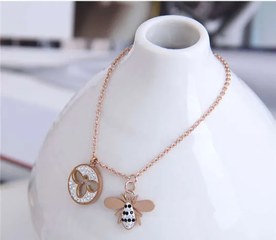 Honey Charm: Rose Gold Bee Pendant Bracelet